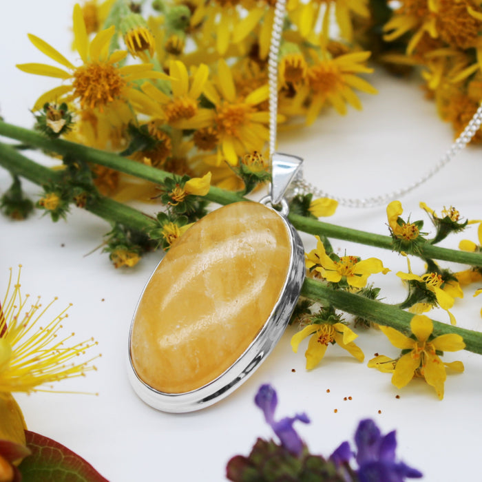 SANDY SHORES - Sterling Silver & Yellow Lace Agate Necklace