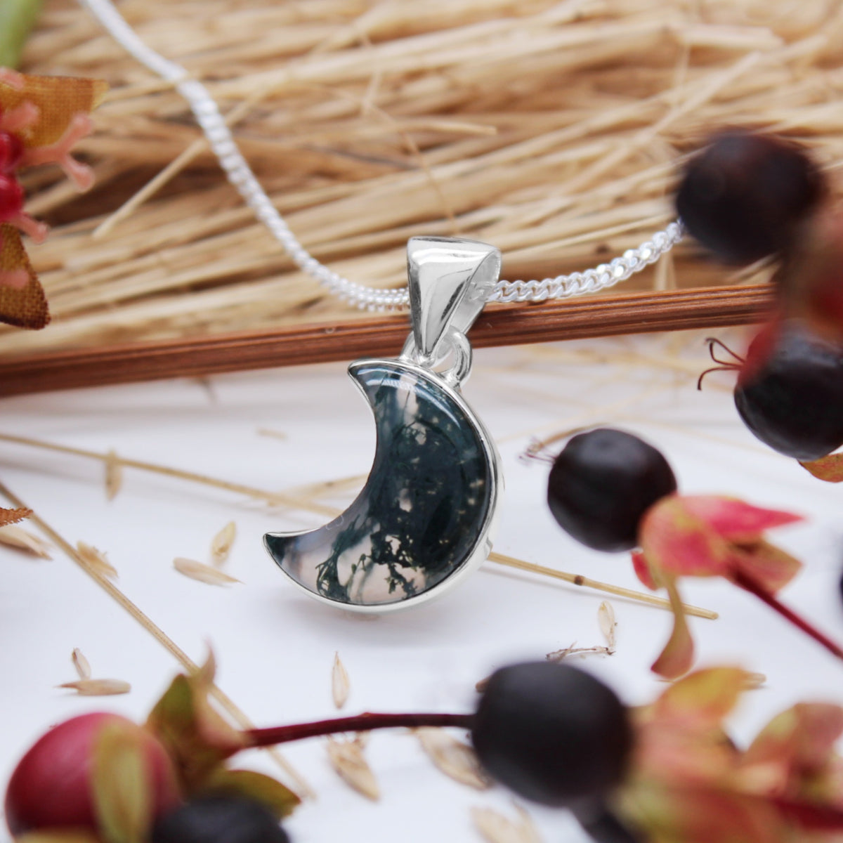WOODLAND ECLIPSE - Sterling Silver & Moss Agate Necklace